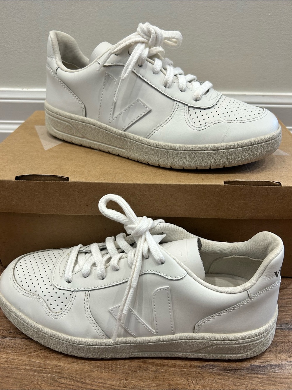 Veja V-10 Leather Sneaker - Woman’s 7 - White - Excellent Condition